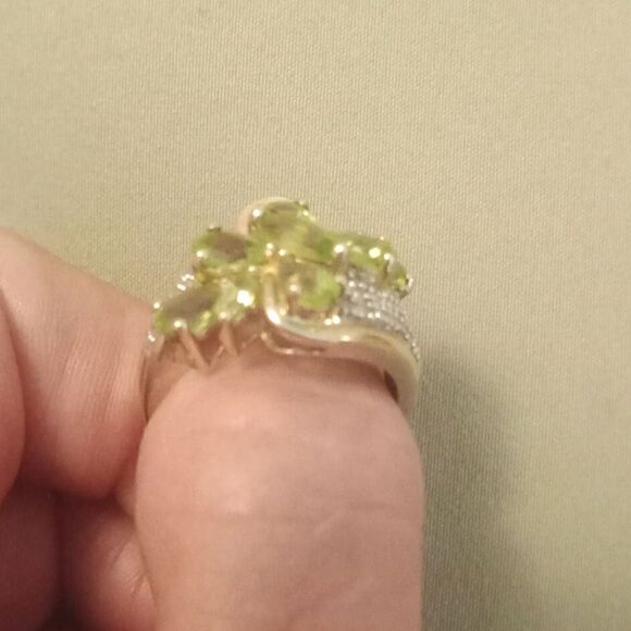 Peridot and Earth mined diamond ring size 8 - Picture 3 of 7